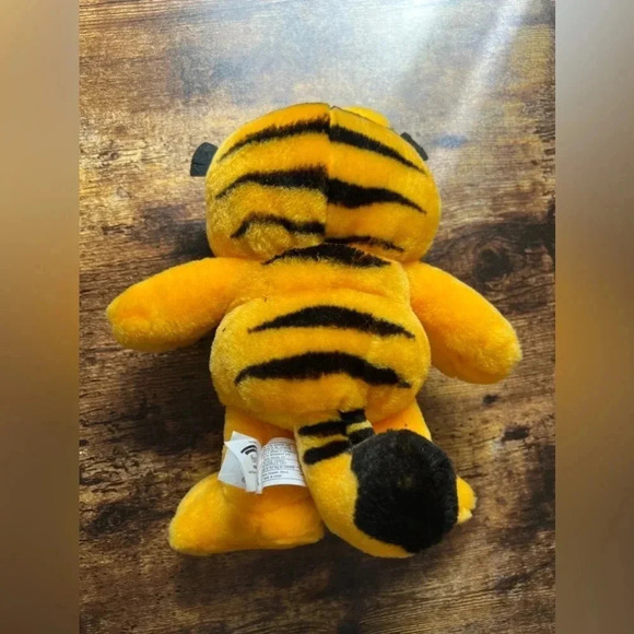 VTG: Garfield | Play-By-Play plush animal/stuffed animal. 
C - Picture 3 of 12